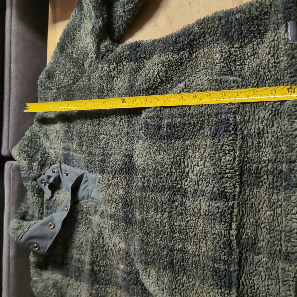 Eddie Bauer Green plaid sherpa - Picture 7 of 10